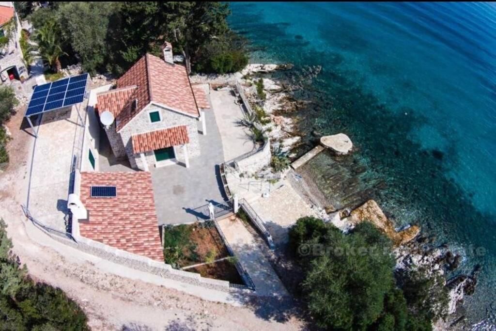 Mala Dora Villa